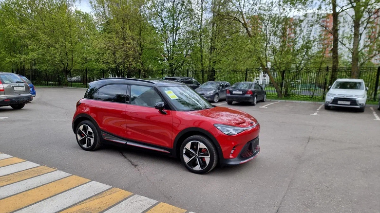 428 л.с., разгон до 100 км/ч всего за 3,7 с и отличное оснащение. В России уже можно купить бешеный кроссовер Smart #1 Brabus